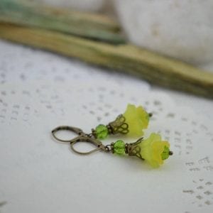 Green Peridot Flower Earrings - Emerald, Vintage, Lucite