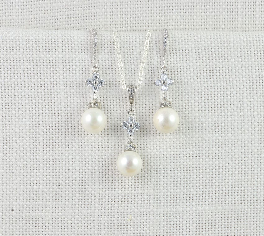 pearl earrings and bracelet set